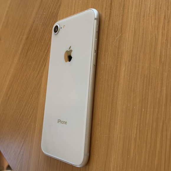 APPLE IPHONE 8 Unlocked 64 GB Smartphone - Picture 5 of 10